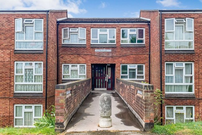 65 Linchfield, High Wycombe, Buckinghamshire HP13 7QH 3