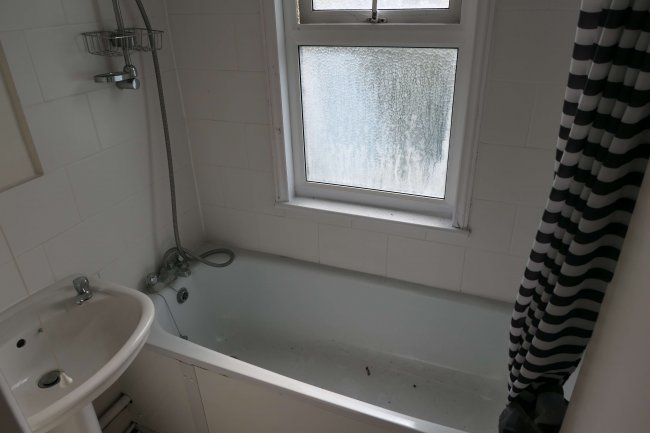 208 Sydenham Road, Croydon, Surrey, CR0 2EB
 2