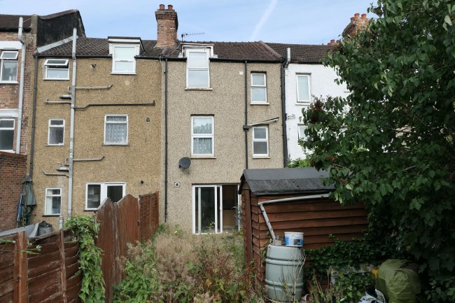 208 Sydenham Road, Croydon, Surrey, CR0 2EB
 2