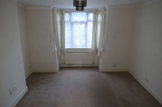 208 Sydenham Road, Croydon, Surrey, CR0 2EB
 2