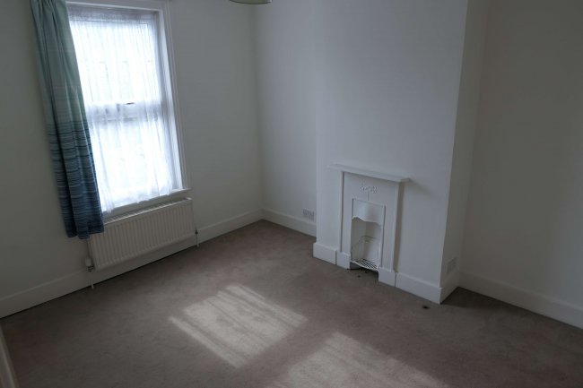 208 Sydenham Road, Croydon, Surrey, CR0 2EB
 2