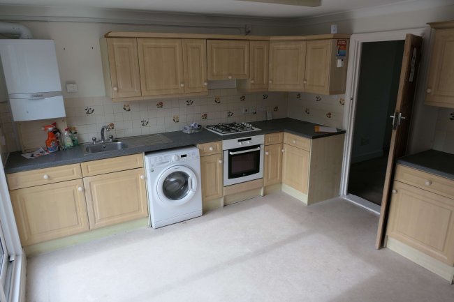 208 Sydenham Road, Croydon, Surrey, CR0 2EB
 2