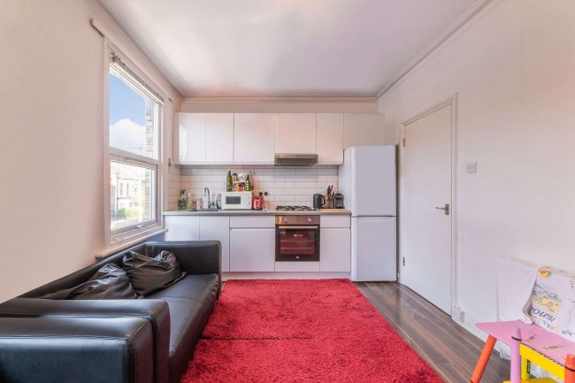 15 Oak Grove, Cricklewood, London, NW2 3LS 
 7