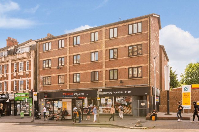 5 Malcolm House, 405 Kilburn High Road, Kilburn, London, NW6 7QF
 4