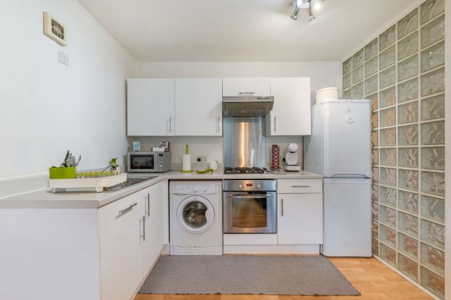 5 Malcolm House, 405 Kilburn High Road, Kilburn, London, NW6 7QF
 4