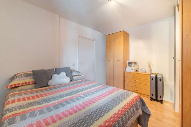 5 Malcolm House, 405 Kilburn High Road, Kilburn, London, NW6 7QF
 4