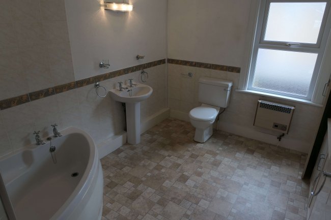 14 Holly Road, Hampton Hill, Middlesex, TW12 1QF 8