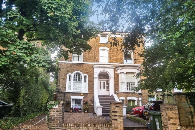 Flat 3A, 13 Manor Park, Hither Green, London, SE13 5QZ
 4