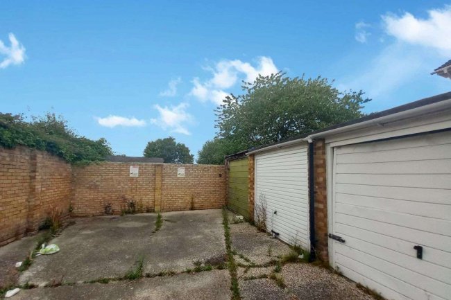 Garage 85, Sunrise Avenue, Chelmsford, Essex CM1 4JN
 5