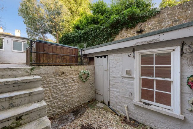 11 Stone Road, Broadstairs, Kent CT10 1DY 4