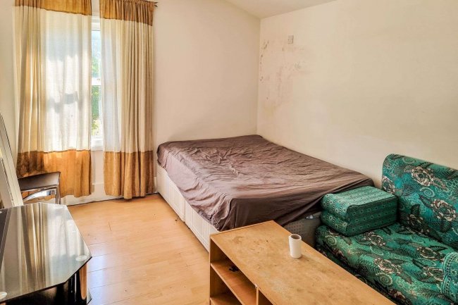 First Floor Flat, 31 Perry Hill, Catford, London SE6 4LF 6