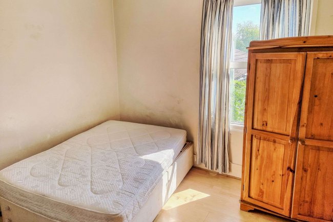 First Floor Flat, 31 Perry Hill, Catford, London SE6 4LF 6