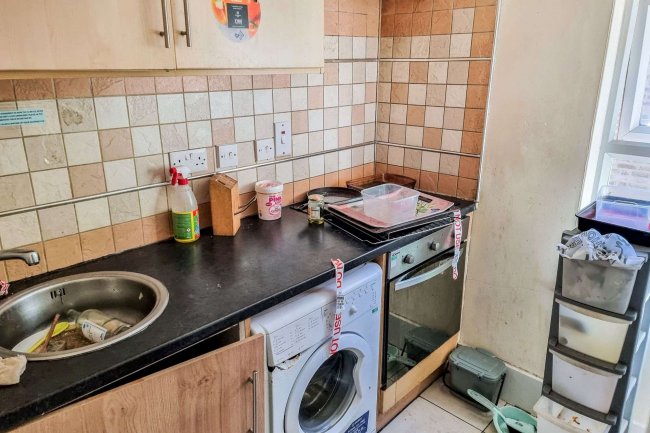 First Floor Flat, 31 Perry Hill, Catford, London SE6 4LF 6