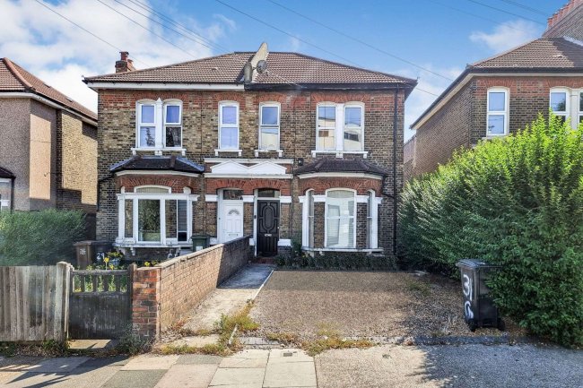 First Floor Flat, 31 Perry Hill, Catford, London SE6 4LF 6