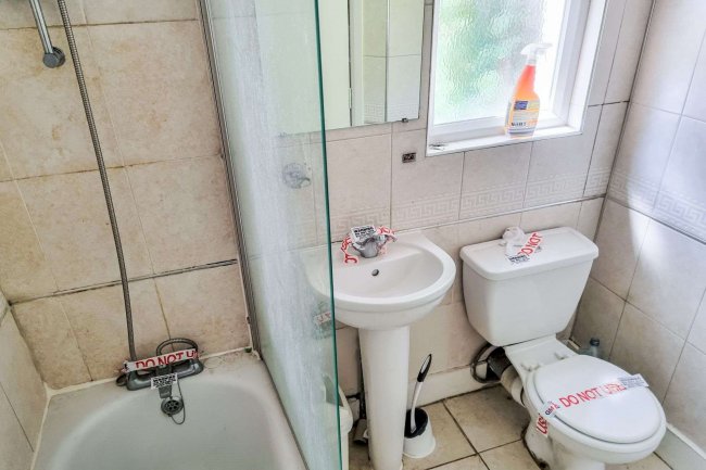 First Floor Flat, 31 Perry Hill, Catford, London SE6 4LF 6