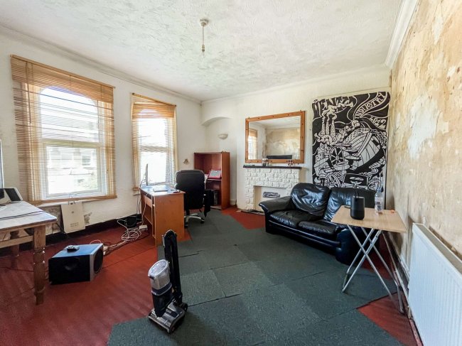 49a Clifford Road, South Norwood, London, SE25 5JS 3