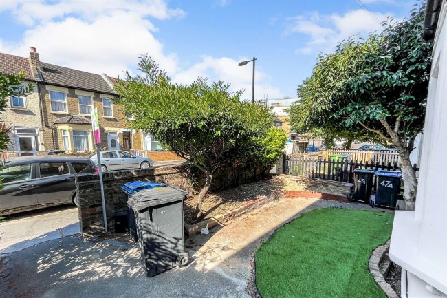 49a Clifford Road, South Norwood, London, SE25 5JS 3