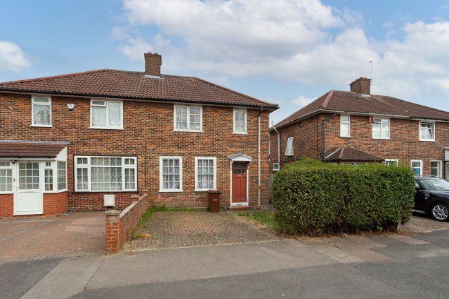 66 Warneford Road, Kenton, Harrow, Middlesex, HA3 9HY
 10