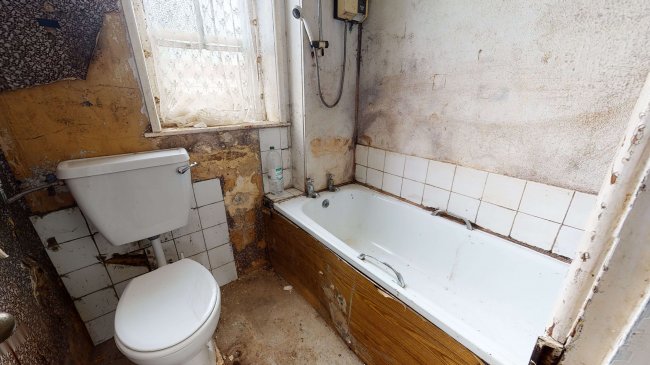 66 Warneford Road, Kenton, Harrow, Middlesex, HA3 9HY
 10