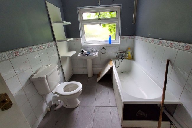 7 Ashingdon Road, Rochford, Essex SS4 1NH
 2