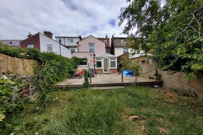 7 Ashingdon Road, Rochford, Essex SS4 1NH
 2