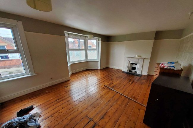 7 Ashingdon Road, Rochford, Essex SS4 1NH
 2