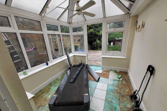 7 Ashingdon Road, Rochford, Essex SS4 1NH
 2