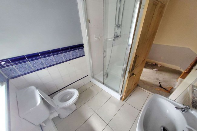 7 Ashingdon Road, Rochford, Essex SS4 1NH
 2