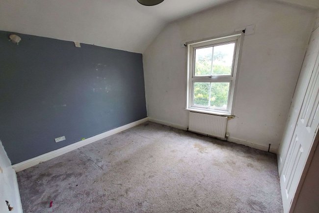 7 Ashingdon Road, Rochford, Essex SS4 1NH
 2