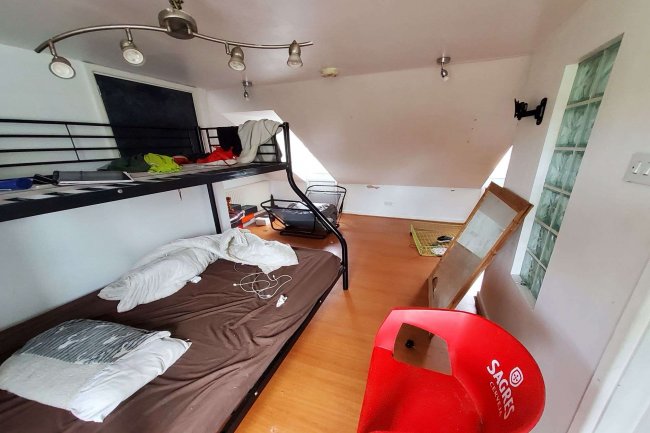 7 Ashingdon Road, Rochford, Essex SS4 1NH
 2