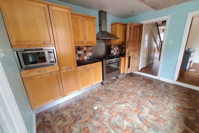 7 Ashingdon Road, Rochford, Essex SS4 1NH
 2