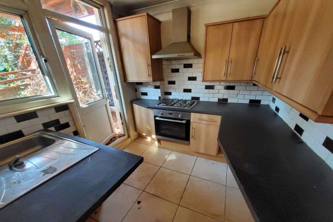 406 & 406a Westborough Road, Westcliff-on-Sea, Essex, SS0 9TH
 10