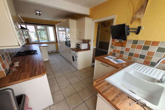 406 & 406a Westborough Road, Westcliff-on-Sea, Essex, SS0 9TH
 10