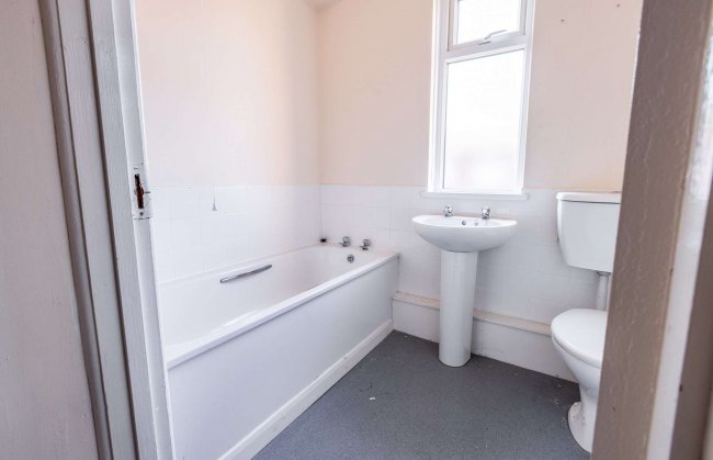 Flats A & B, 20 Conway Drive, Leeds, West Yorkshire, LS8 5JG
 9