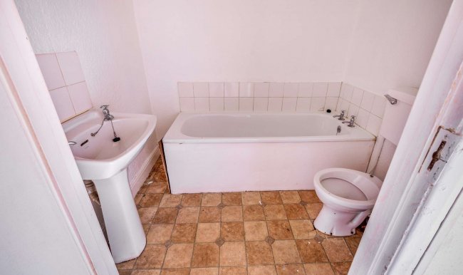 Flats A & B, 20 Conway Drive, Leeds, West Yorkshire, LS8 5JG
 9