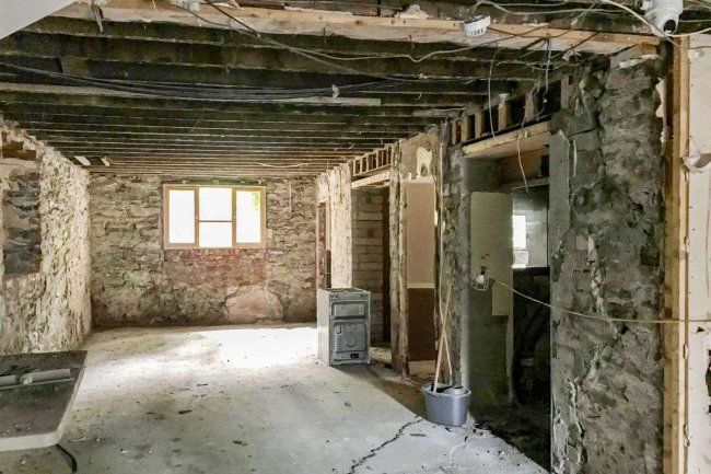 Lonsdale House Hotel, 11 Daltongate, Ulverston, Cumbria LA12 7BD 1