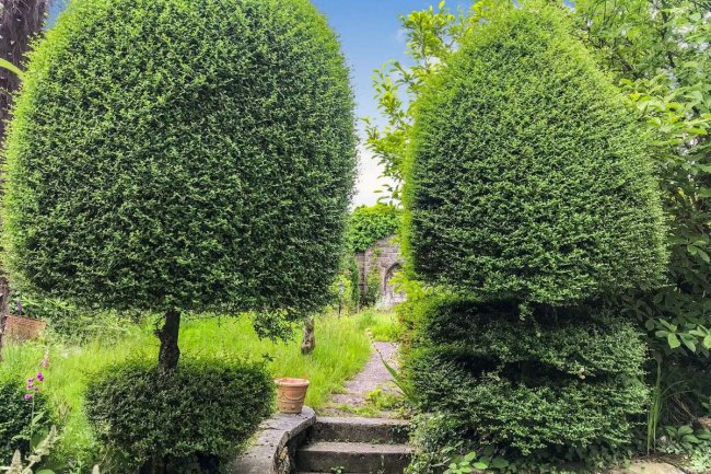 Lonsdale House Hotel, 11 Daltongate, Ulverston, Cumbria LA12 7BD 1