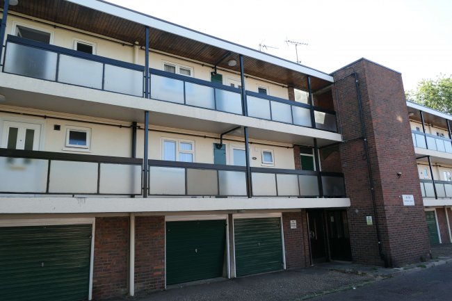 52 Maynard Court, Waltham Abbey, Essex, EN9 3DU
 1