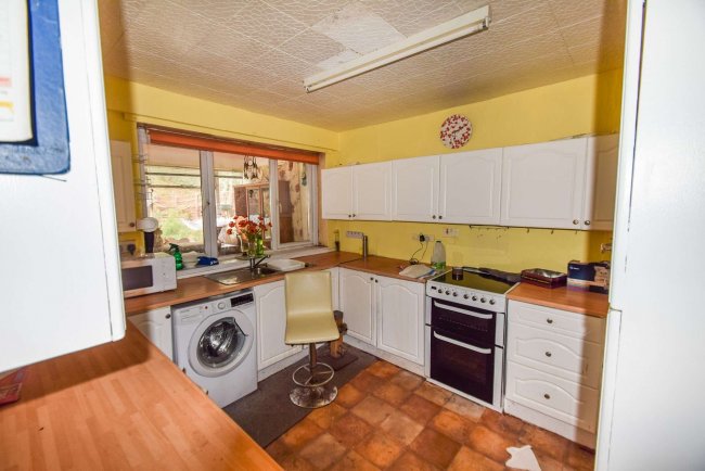 23 Hunderton Avenue, Hereford, HR2 7AB
 3