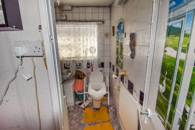 23 Hunderton Avenue, Hereford, HR2 7AB
 3