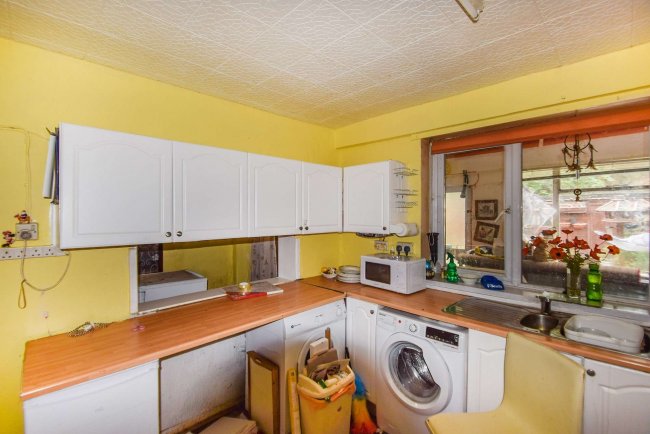 23 Hunderton Avenue, Hereford, HR2 7AB
 3