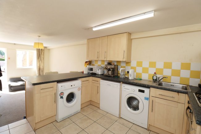 16-20 Victoria Street, Englefield Green TW20 0QY 6