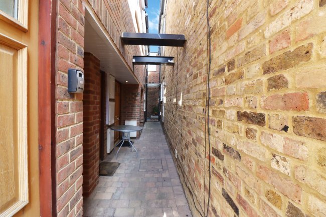 16-20 Victoria Street, Englefield Green TW20 0QY 6