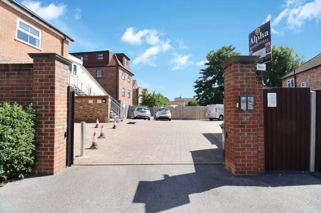 16-20 Victoria Street, Englefield Green TW20 0QY 6