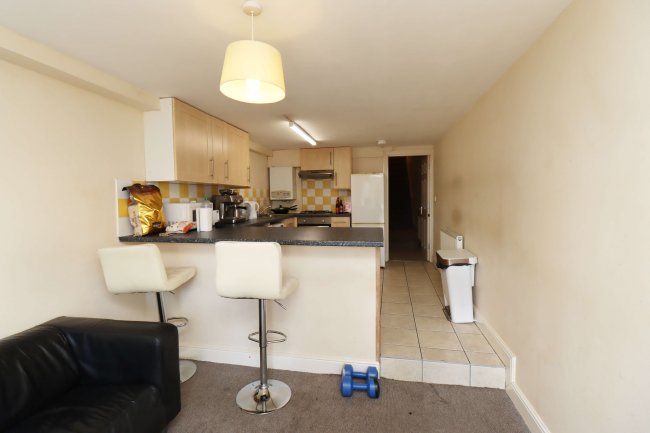 16-20 Victoria Street, Englefield Green TW20 0QY 6