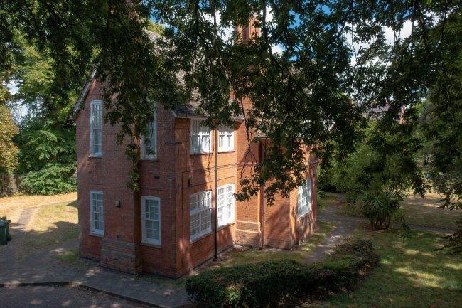 8 The Drive, Countesthorpe, Leicester, LE8 5PB
 4