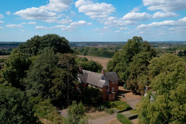 8 The Drive, Countesthorpe, Leicester, LE8 5PB
 4