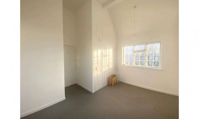 9 The Drive, Countesthorpe, Leicester, LE8 5PB
 5