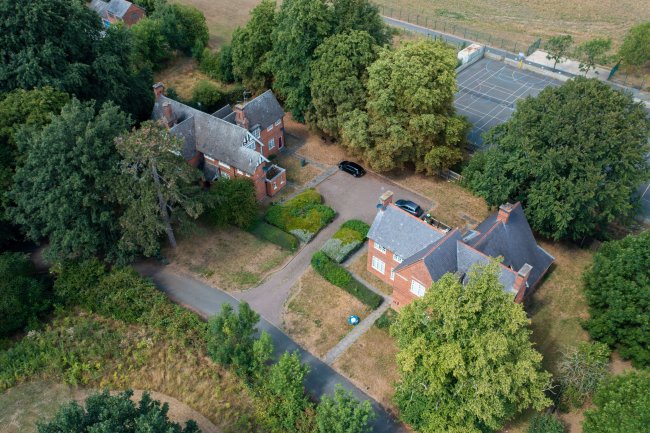 9 The Drive, Countesthorpe, Leicester, LE8 5PB
 5