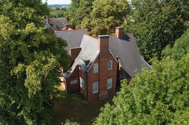 9 The Drive, Countesthorpe, Leicester, LE8 5PB
 5